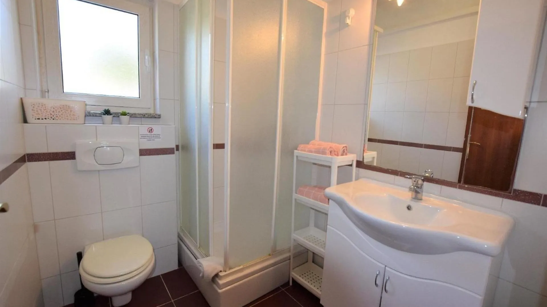 Appartement In Mandre Mit Eigener Terrasse
