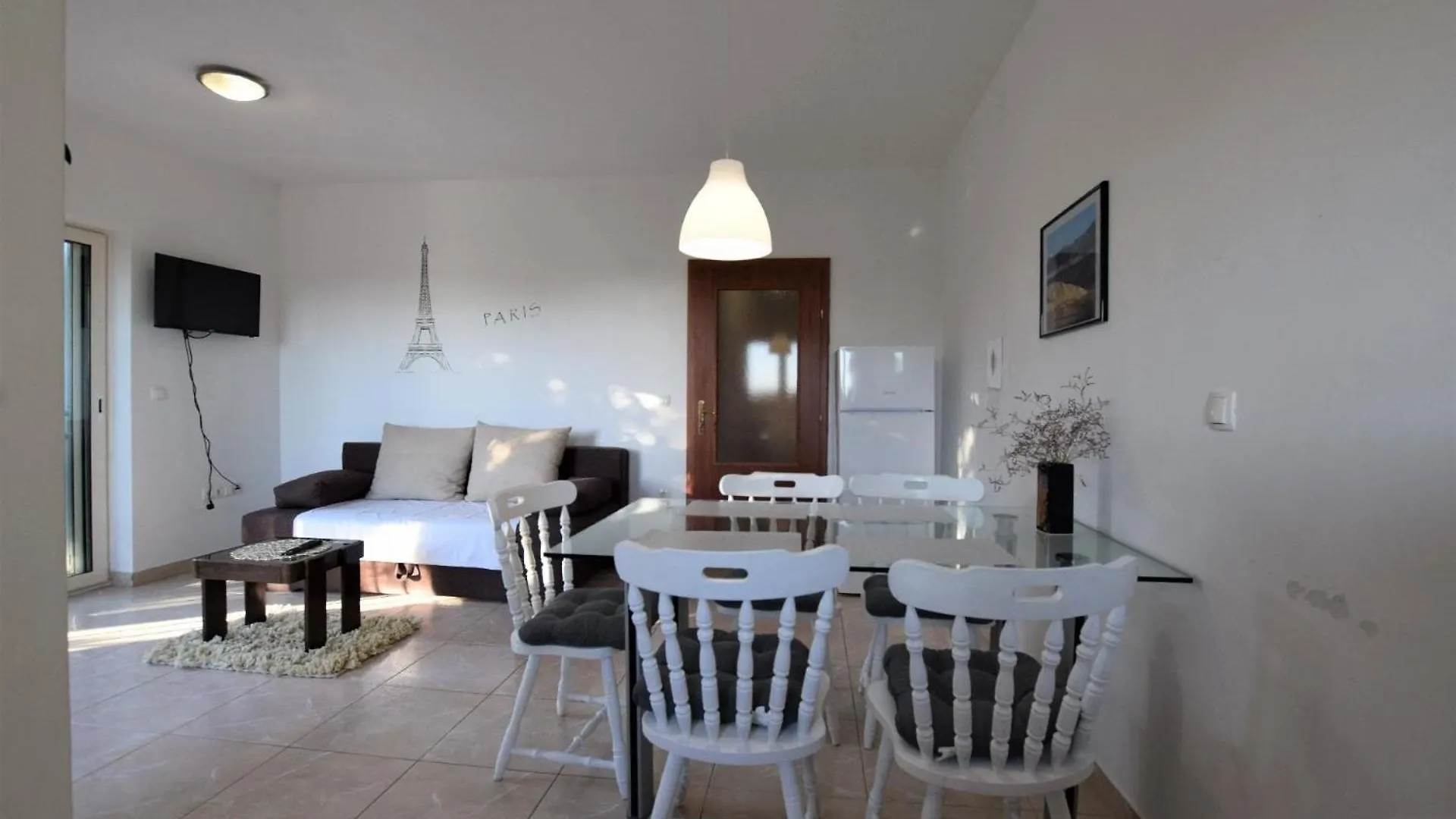 Appartement In Mandre Mit Eigener Terrasse